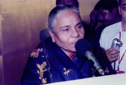 Dr. (Smt.) Saroja Prabhakaran, Vice-Chancellor, Avinashilingam University for Women, Delivering Lecture
