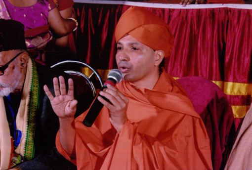 Jain Mani Charukirti Maharaj, Delivering his Speech