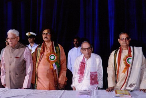 Dignitaries standing on the dais.