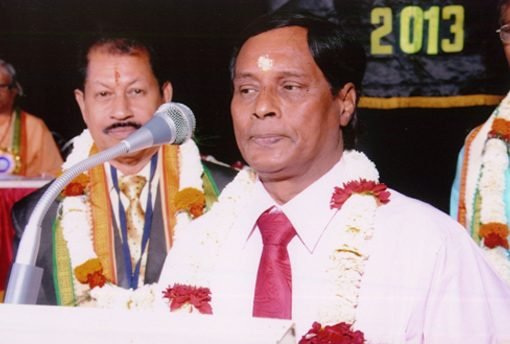 Dr. Madan Mohan Ghosh, Mechanical Engineer and poet of Jamshedpur, delivering his lecture.