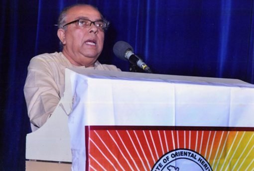 Dr. Manabendu Bandyopadhyay, Secretary, Sanskrit Sahitya Parishad, delivering his lecture.