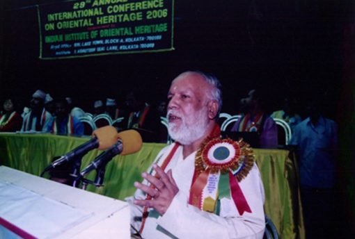 Dr. Nimai Banerjee, Editor, Planet and Forecast, Odisha, delivering his lecture.