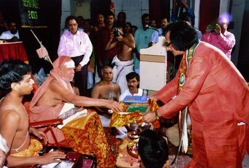 Dr. Ramkrishna Sastri Offering presentation to Sankaracharya Jayendra Saraswati.