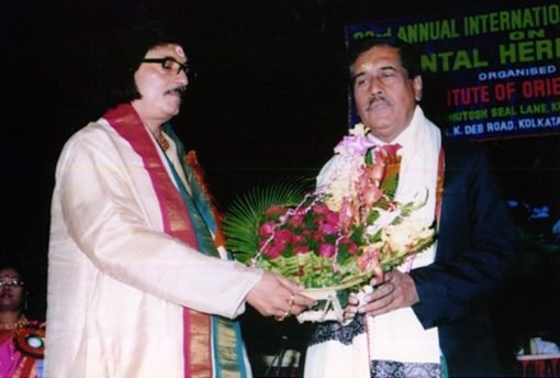 Dr. Ramkrishna Sastri presenting a bouquet to Shri Raghunath Roy, Hon'ble Justice of HIgh Court, Calcutta.