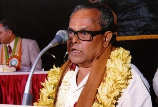 Dr. Shishir Kumar Mazumdar, delivering his lecture.
