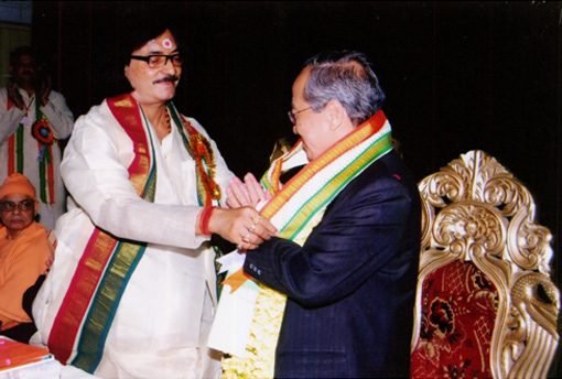 Dr. Ramkrishna Sastri, Chairman of Institute, Felicitates to Shri R. S. Mooshahari, Hon'ble Governor of Meghalaya.